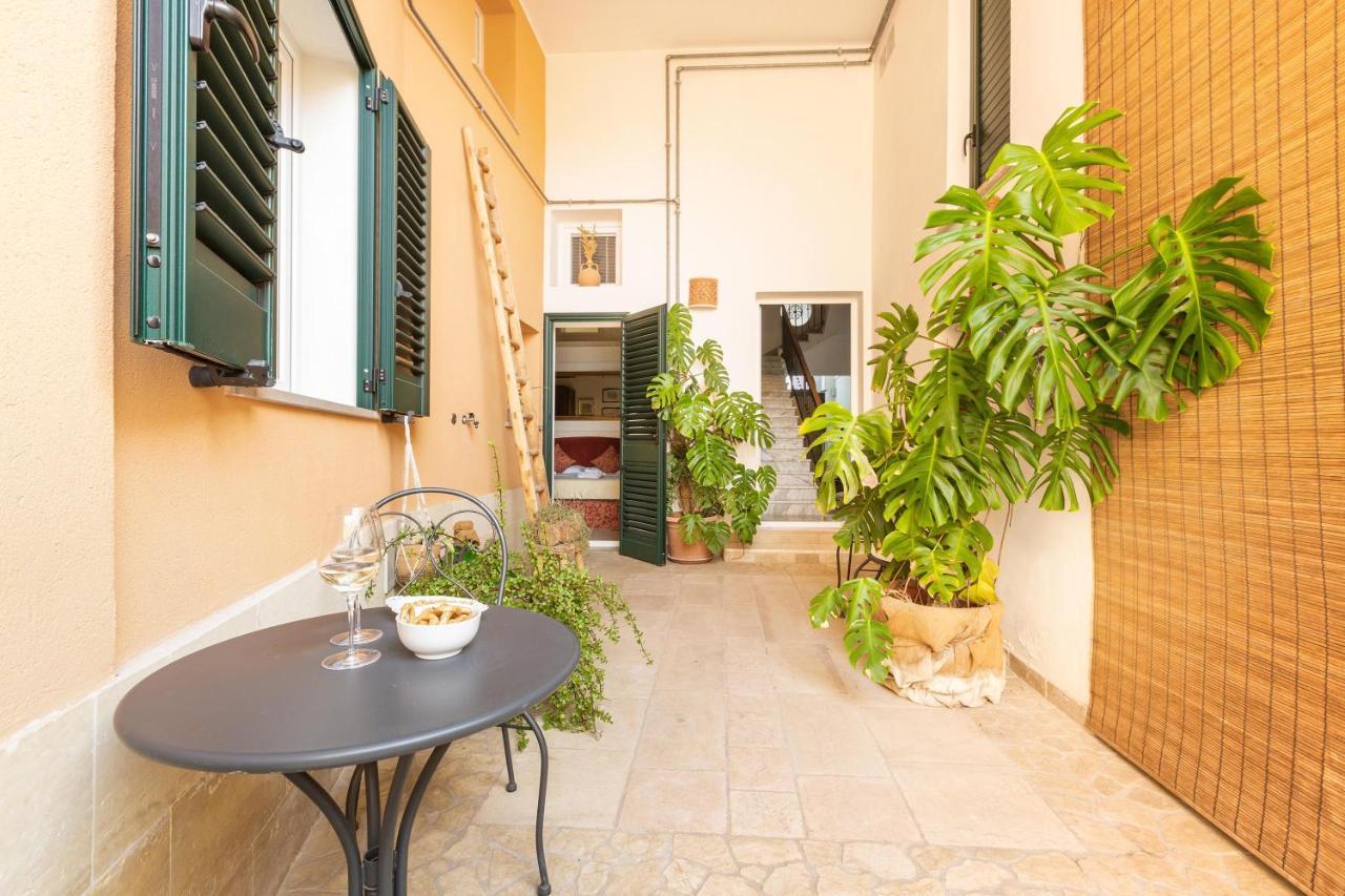 Dimora Le Tre Muse Guesthouse Lecce Exterior photo